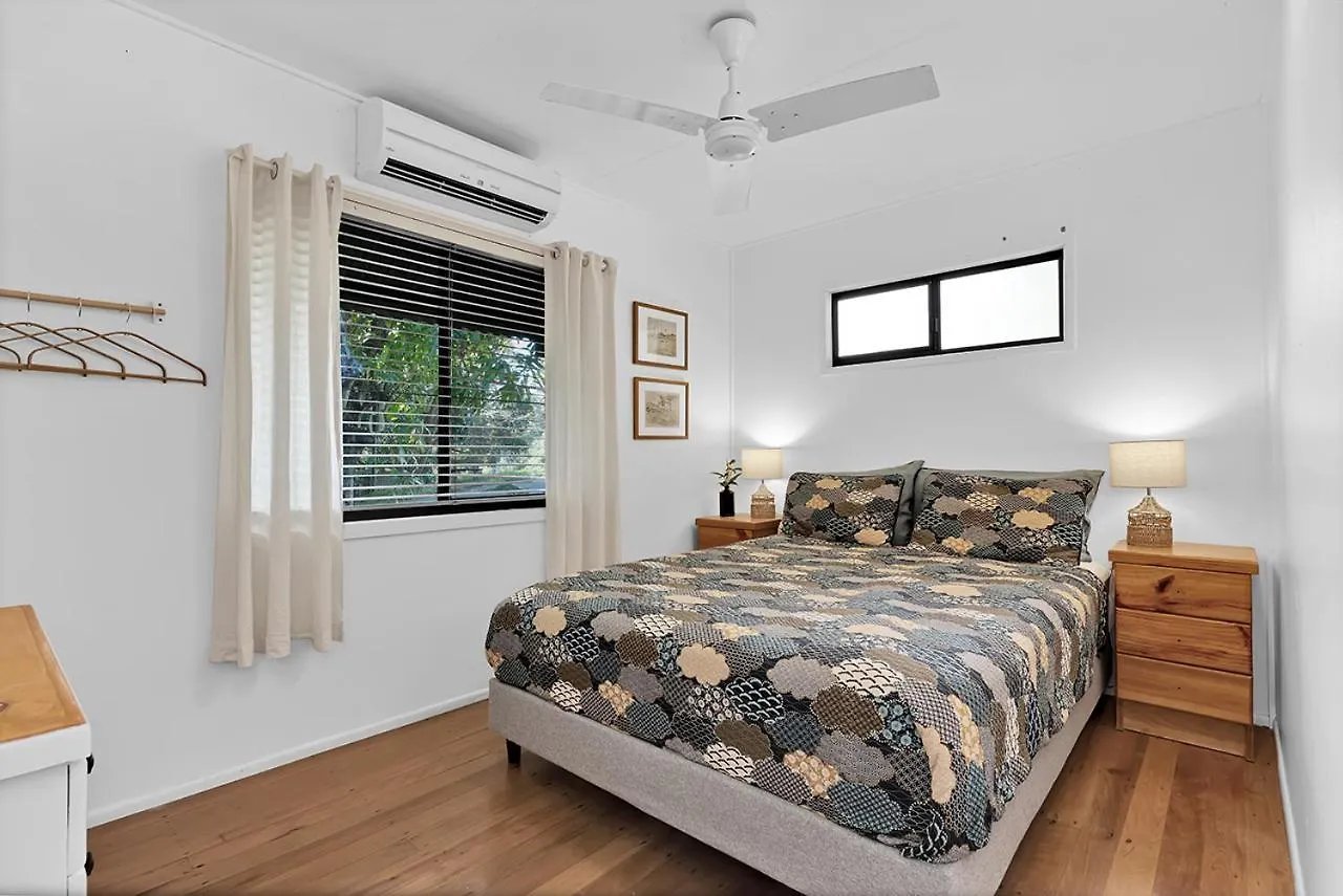 Holiday home Charming Lakeside Retreat Cootharaba