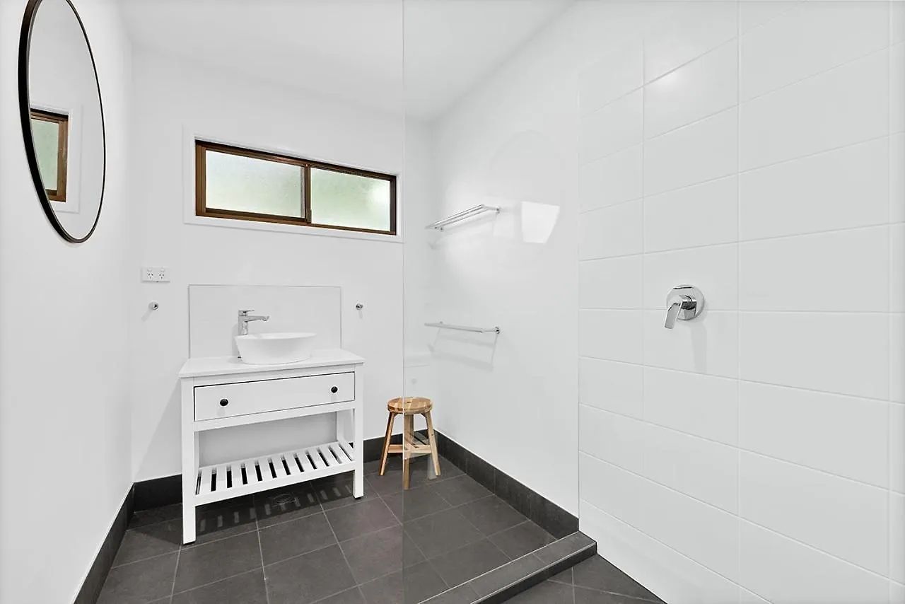 Charming Lakeside Retreat Cootharaba 0*,